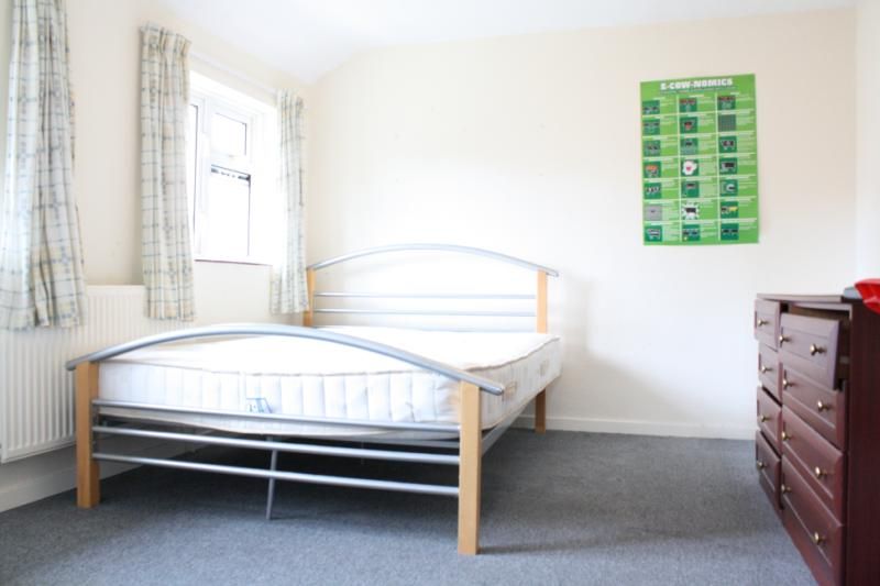 Property photo 2 of 8 Bedroom