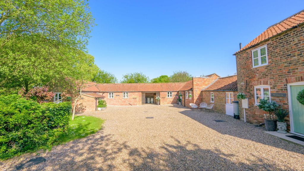 Property photo 3 of 81