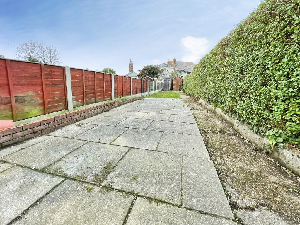 Property photo 2 of 16 Station Road