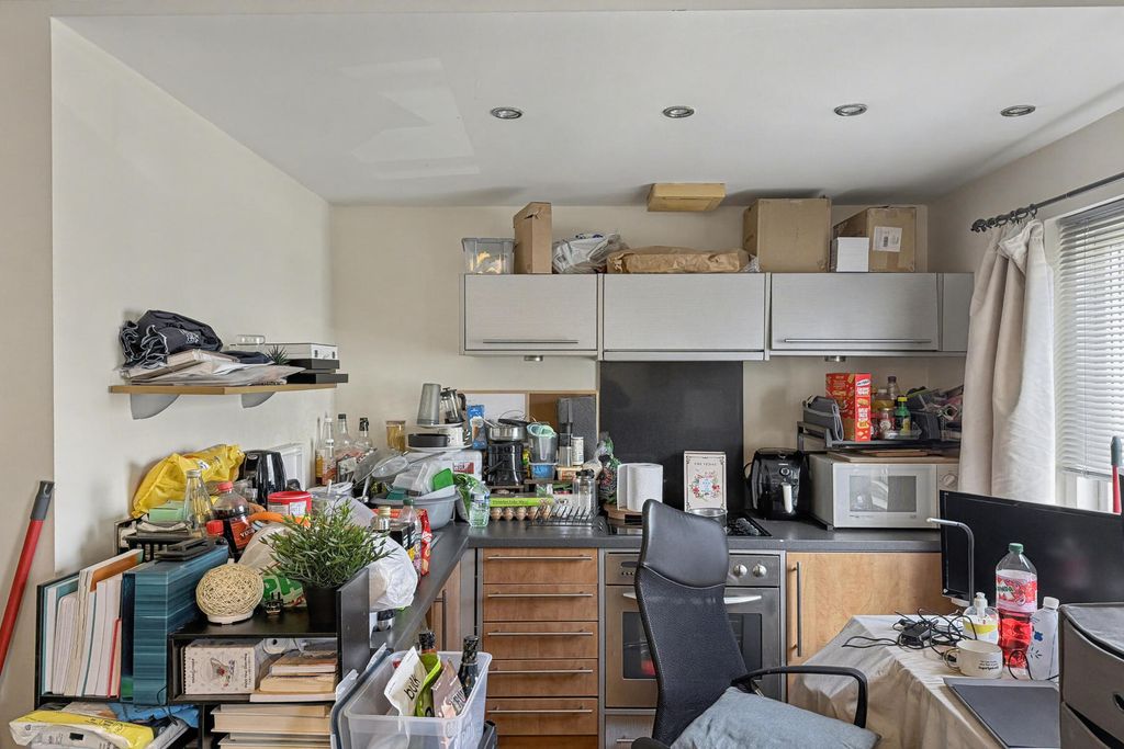 Property photo 3 of 6 Liberty Place - Kitchen