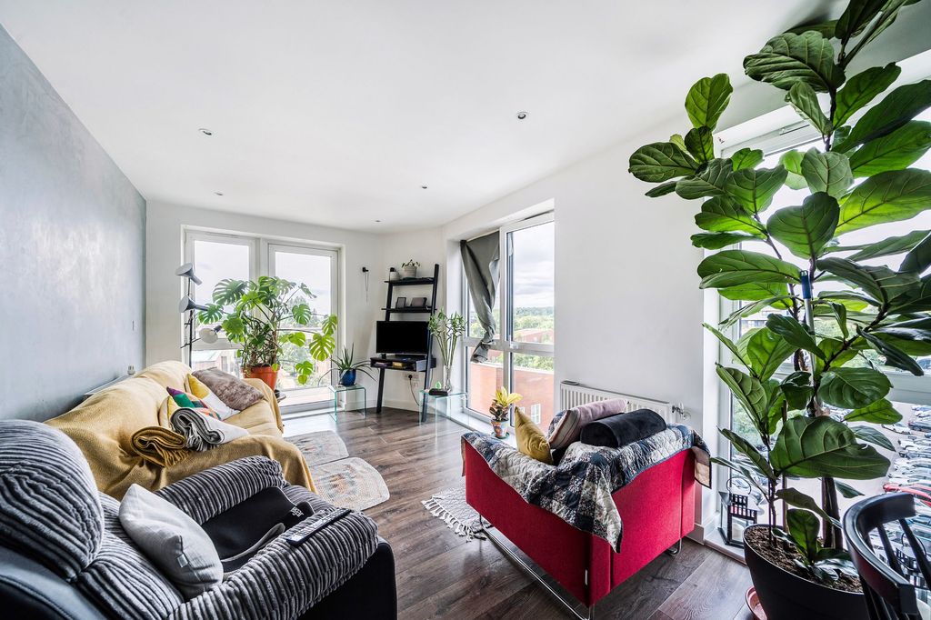 Property photo 2 of 7 Livingroom