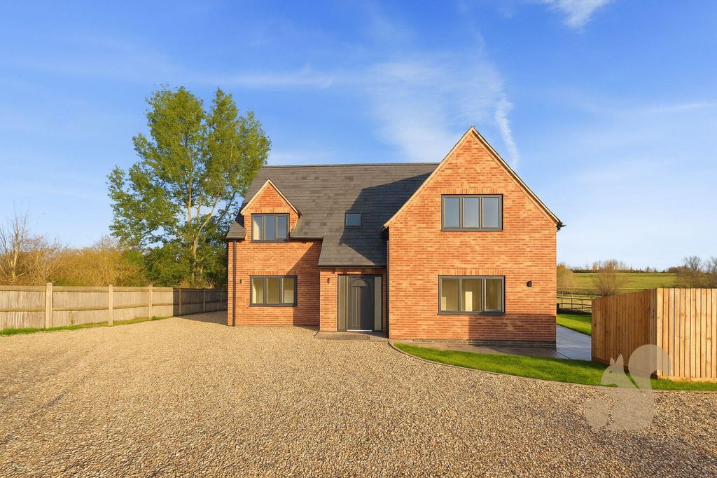 Property photo 1 of 16 Stows Hil - Front Shot.Jpg