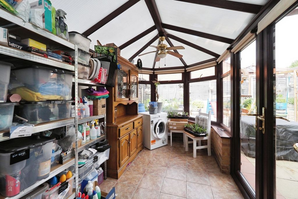 Property photo 3 of 17 Conservatory