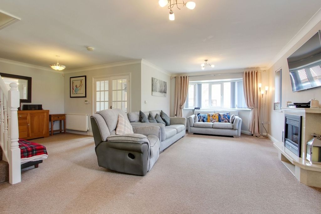 Property photo 2 of 35