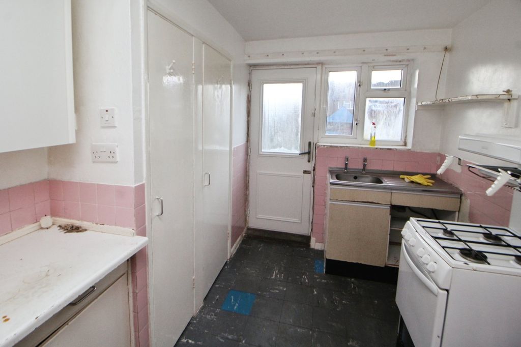 Property photo 3 of 8 Picture No. 05