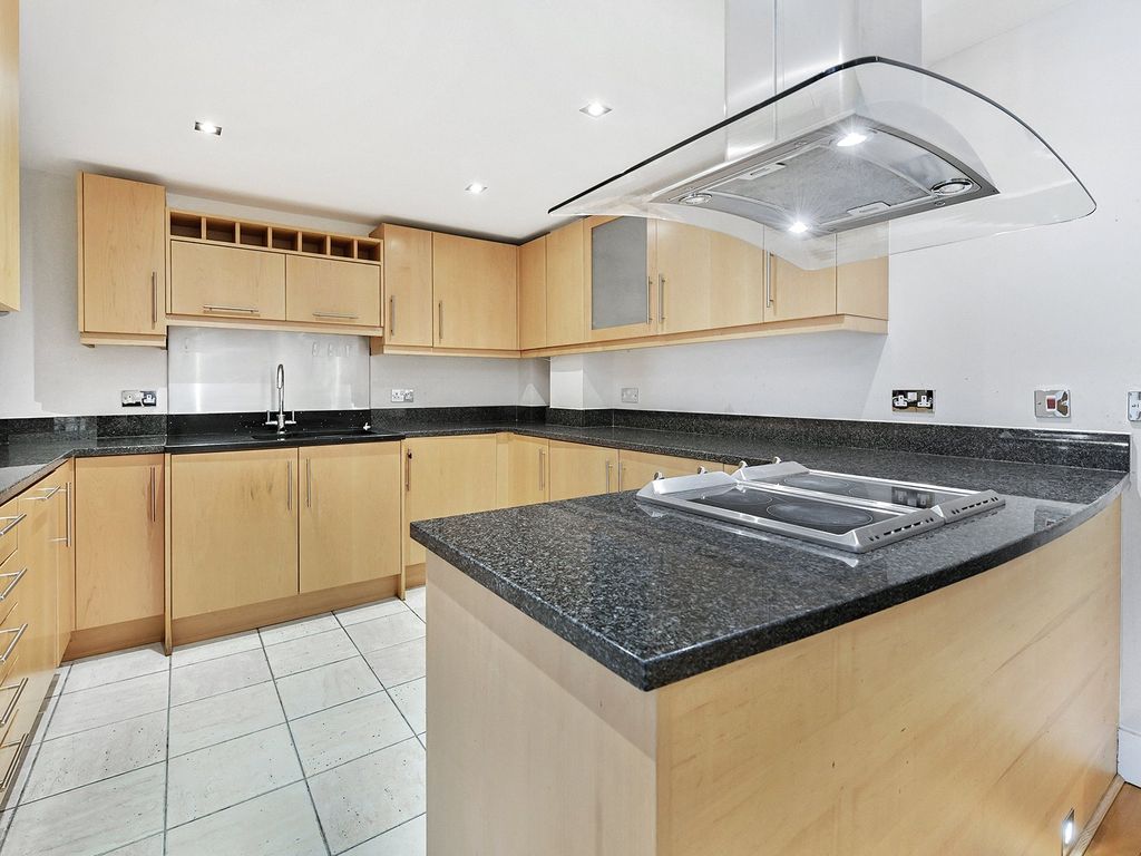 Property photo 3 of 22 Millharbour