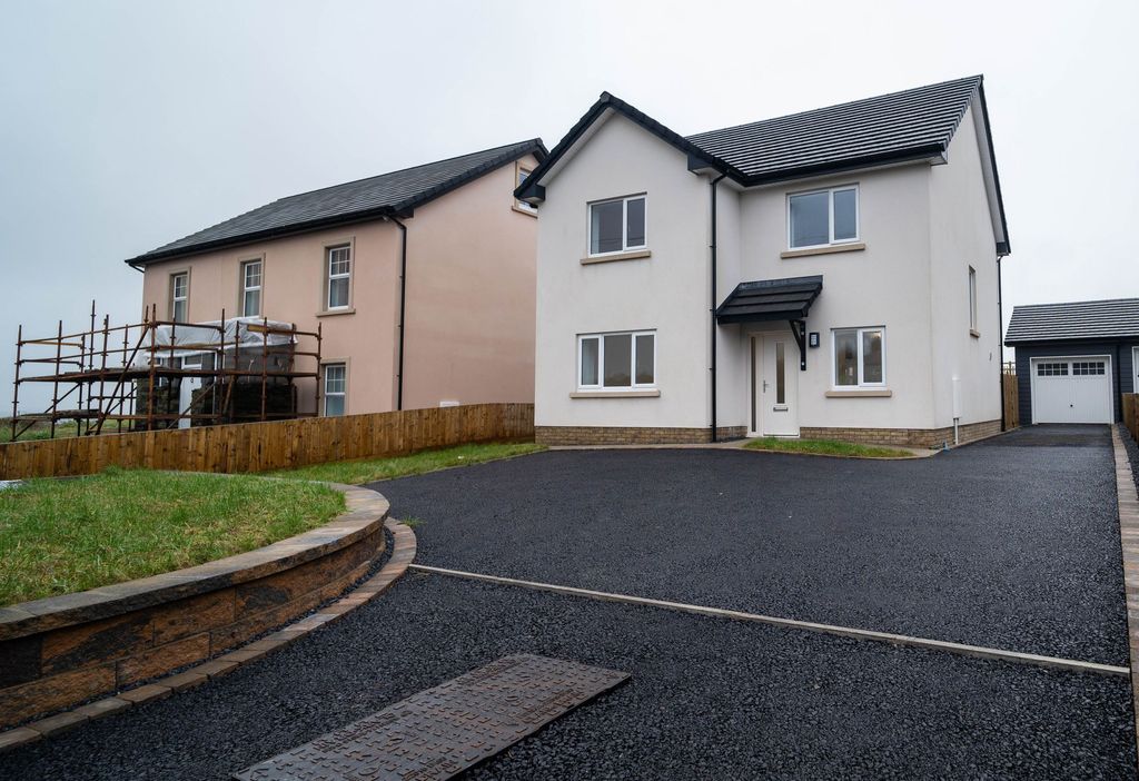 Property photo 2 of 39