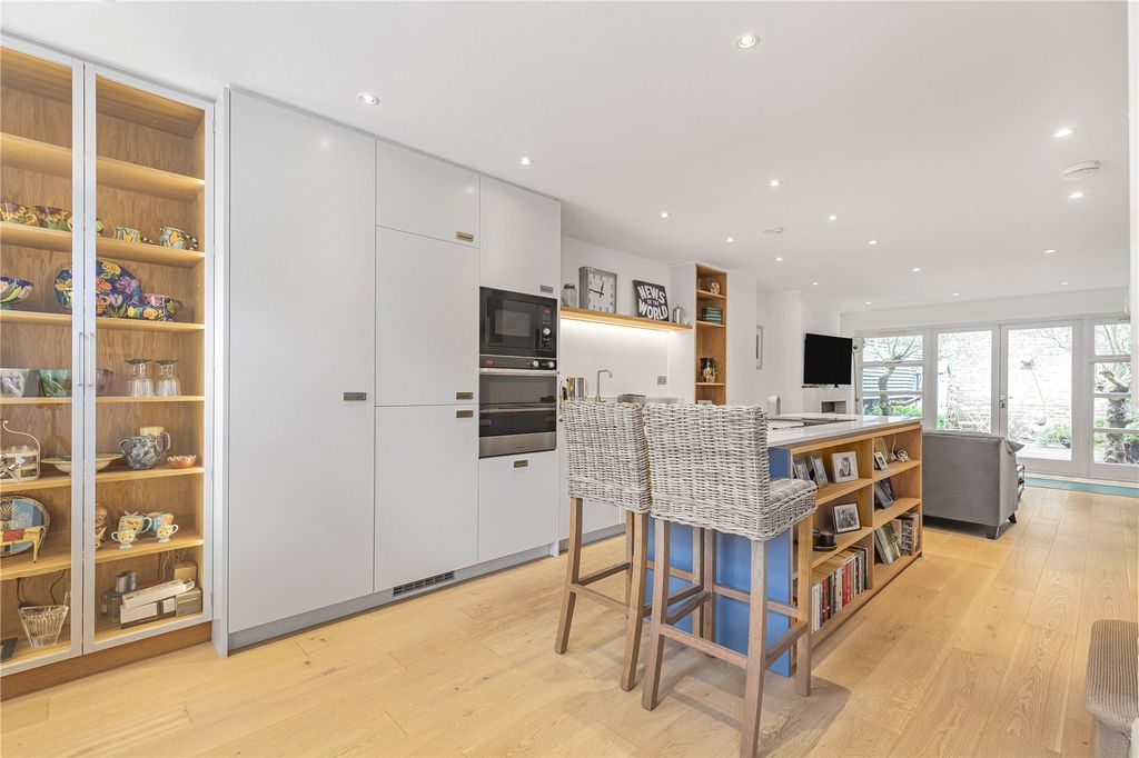 Property photo 2 of 12 Kitchen