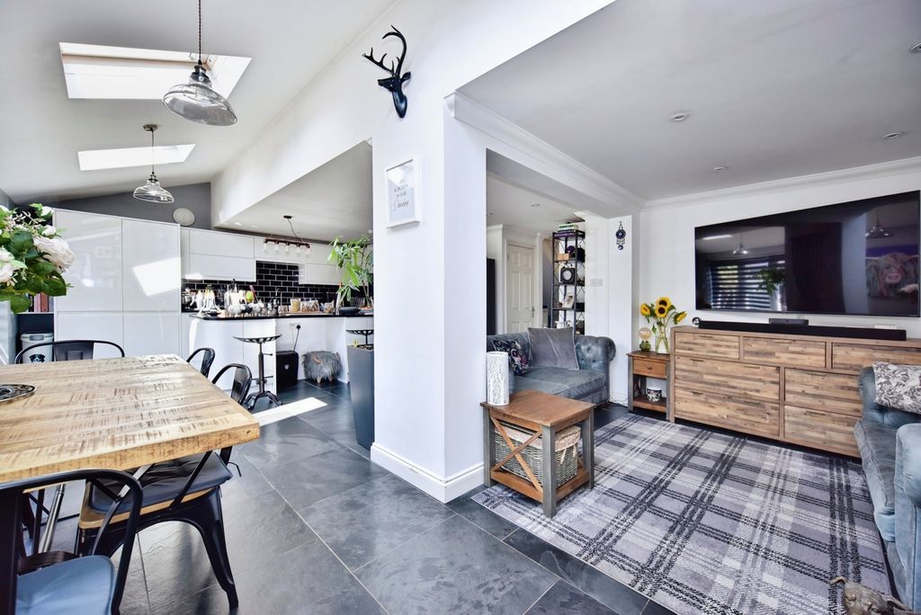 Property photo 3 of 20 Pbox-Img.Jpg