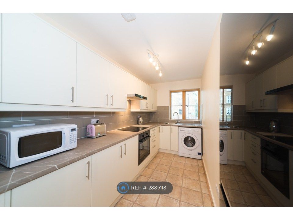 Property photo 2 of 11 Kitchen