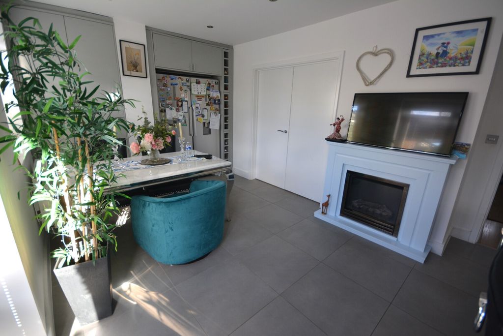 Property photo 3 of 13 Dining Area