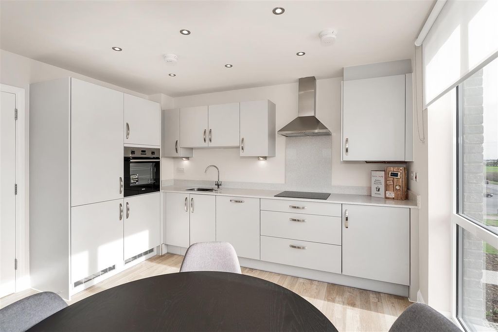 Property photo 3 of 9 305 Osprey Drive, Trumpington (5).Jpg