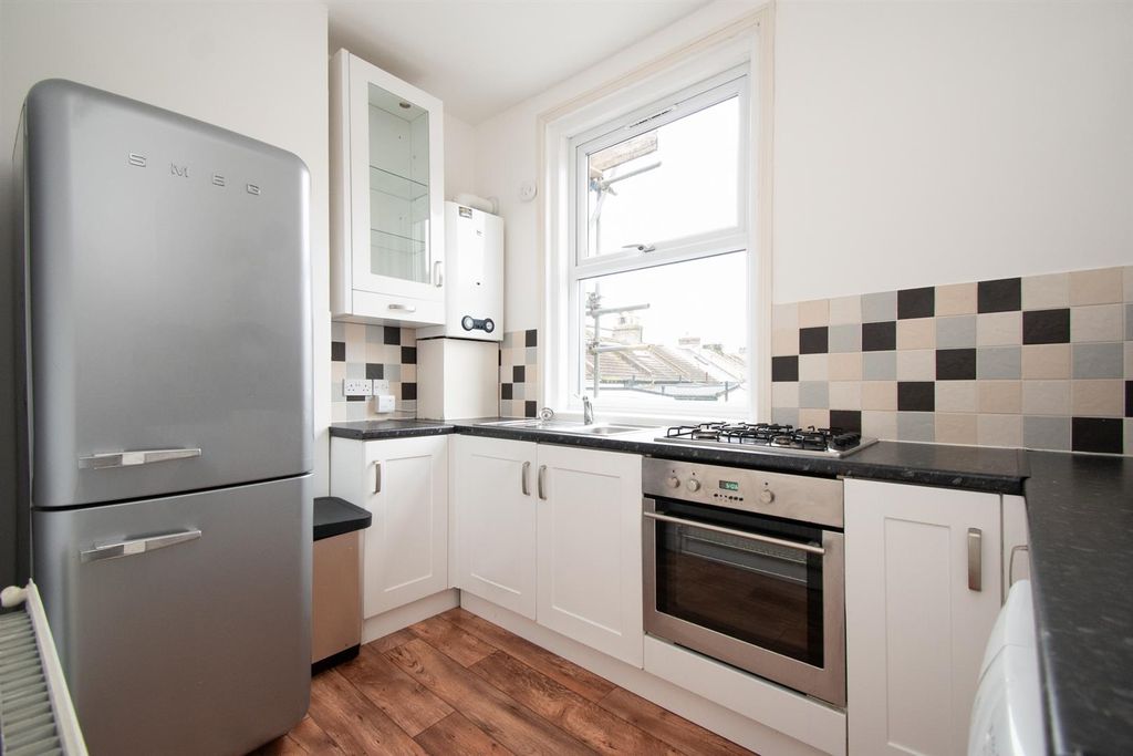 Property photo 2 of 11 Kitchen