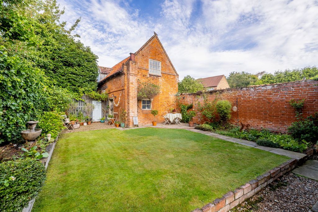 Property photo 3 of 25