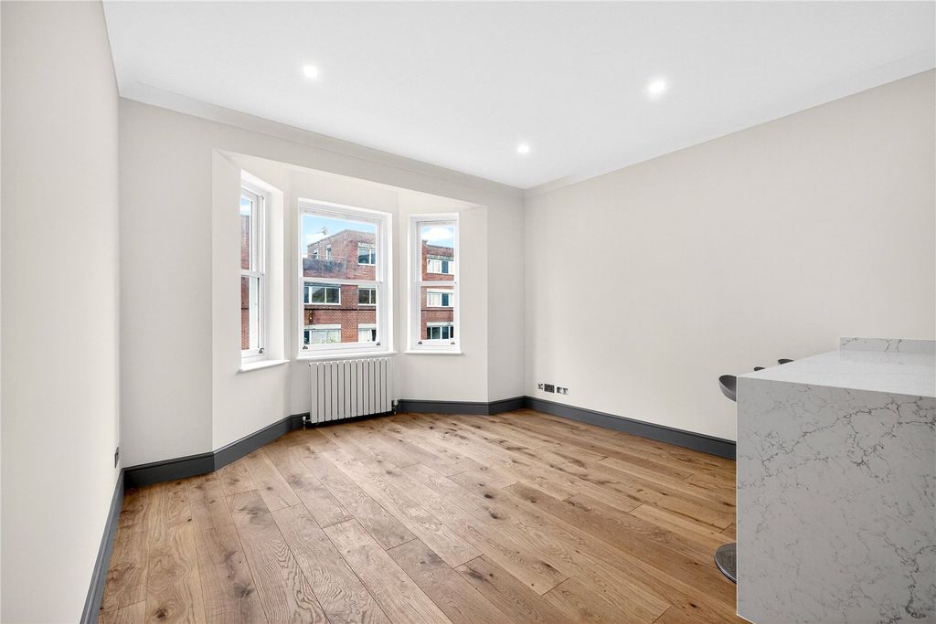 Property photo 2 of 20 Reception/Kitchen