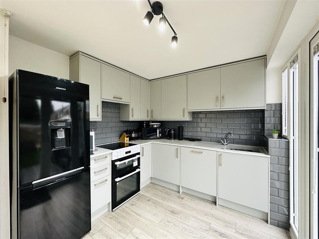 Property photo 2 of 15 Kitchen