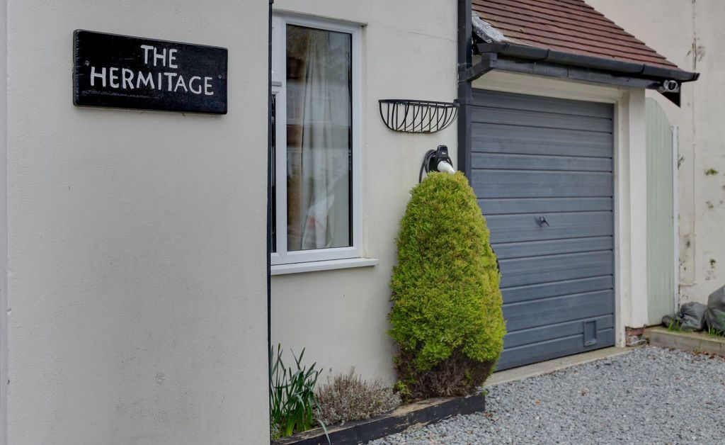 Property photo 2 of 29