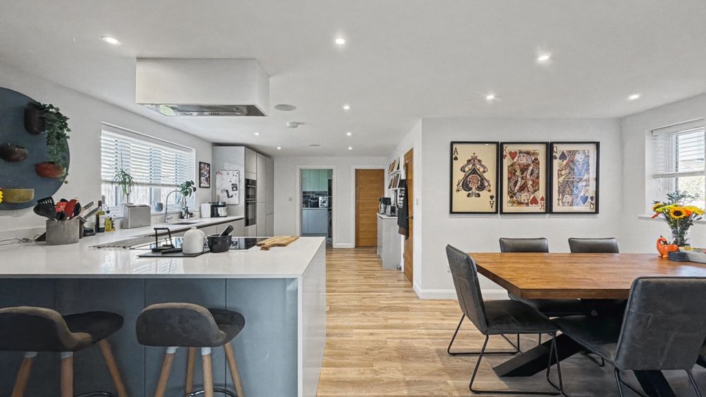 Property photo 3 of 30 4999415