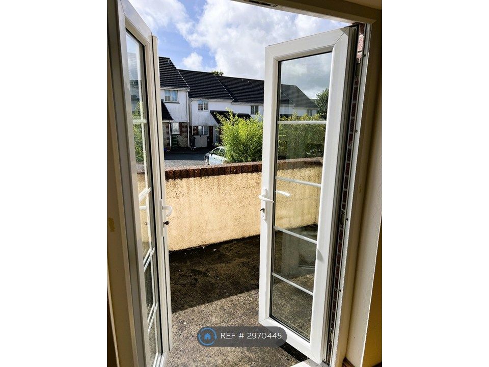 Property photo 3 of 9 Balcony Doors