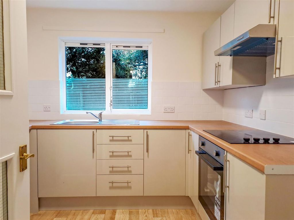 Property photo 3 of 7 Kitchen