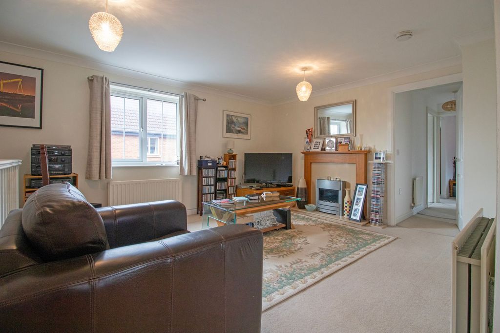 Property photo 3 of 11