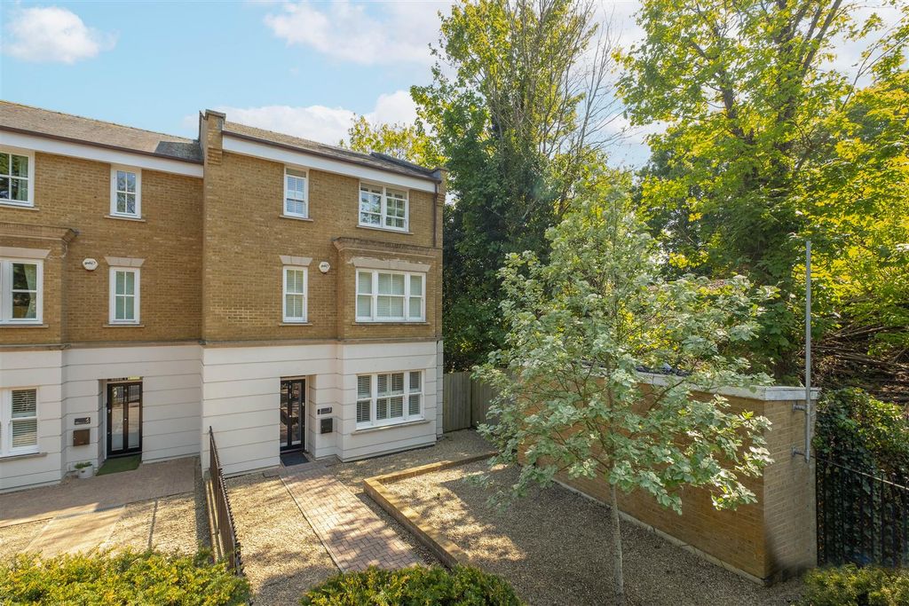 Property photo 1 of 32 5-Royal-Thames-Place- (5).Jpg