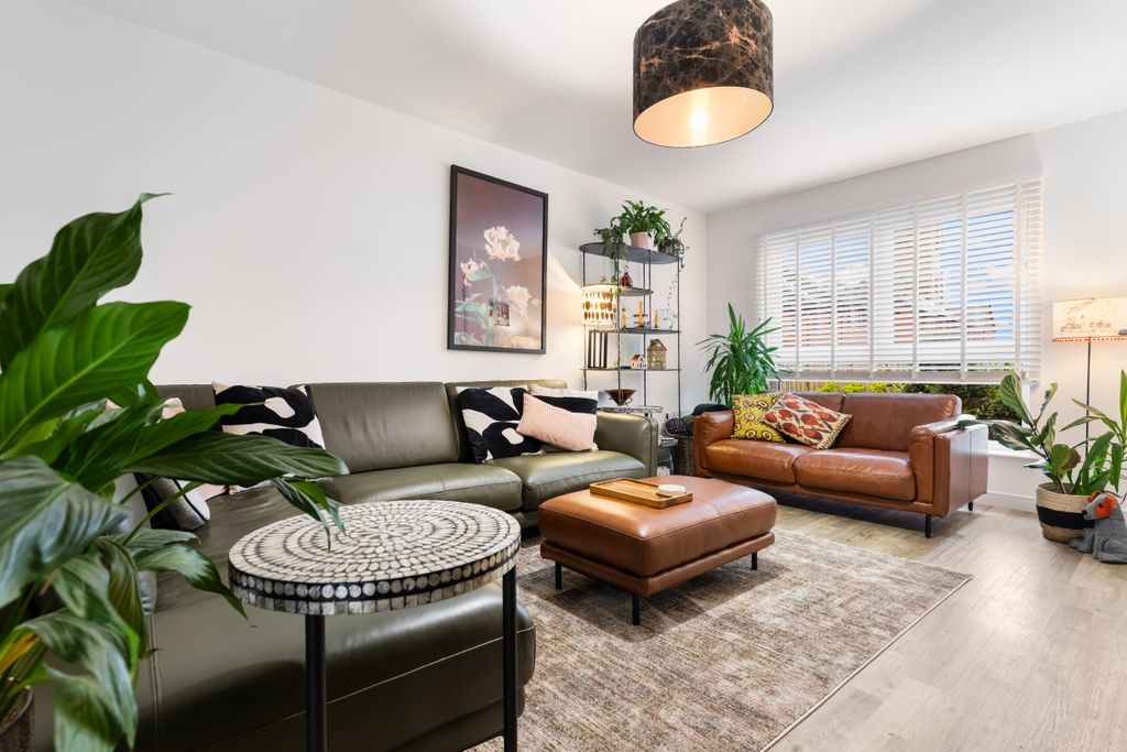 Property photo 2 of 42