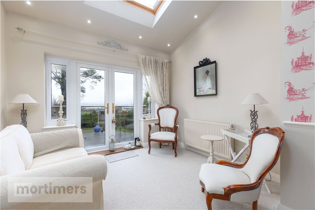 Property photo 2 of 23 Snug