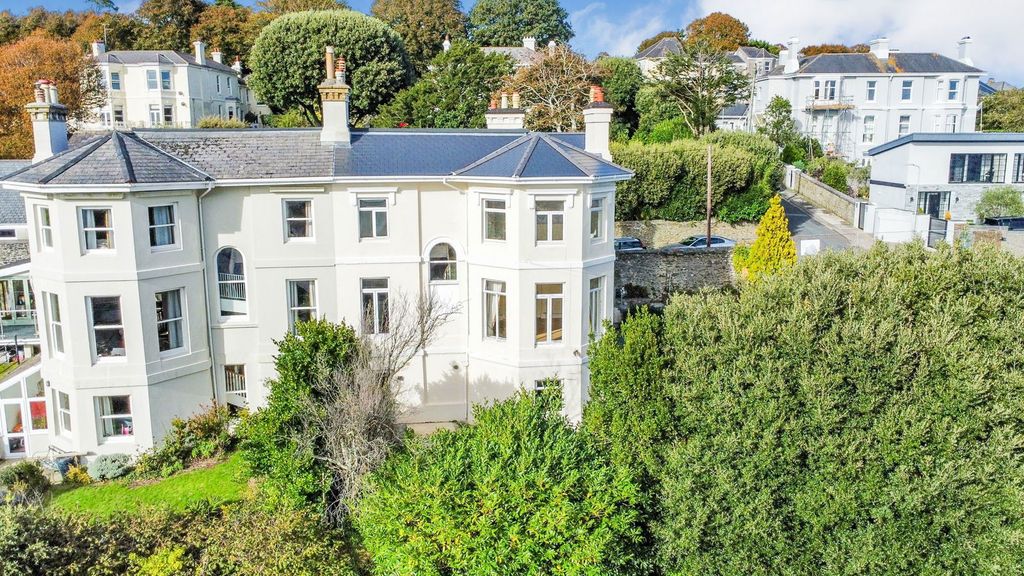 Property photo 2 of 29