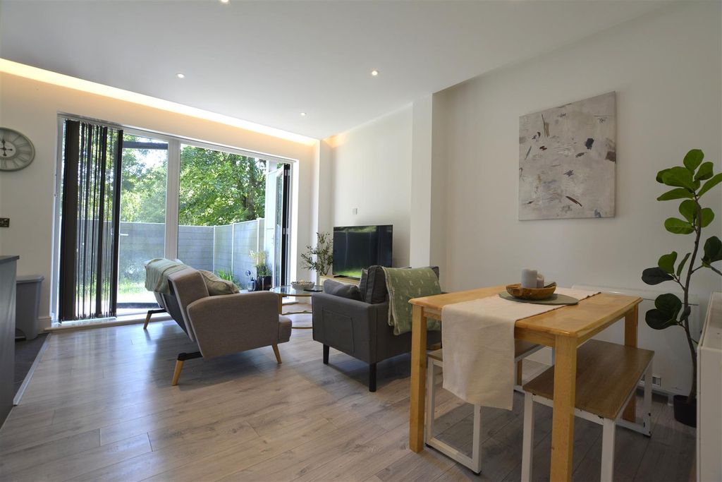 Property photo 2 of 14 Living.Jpg