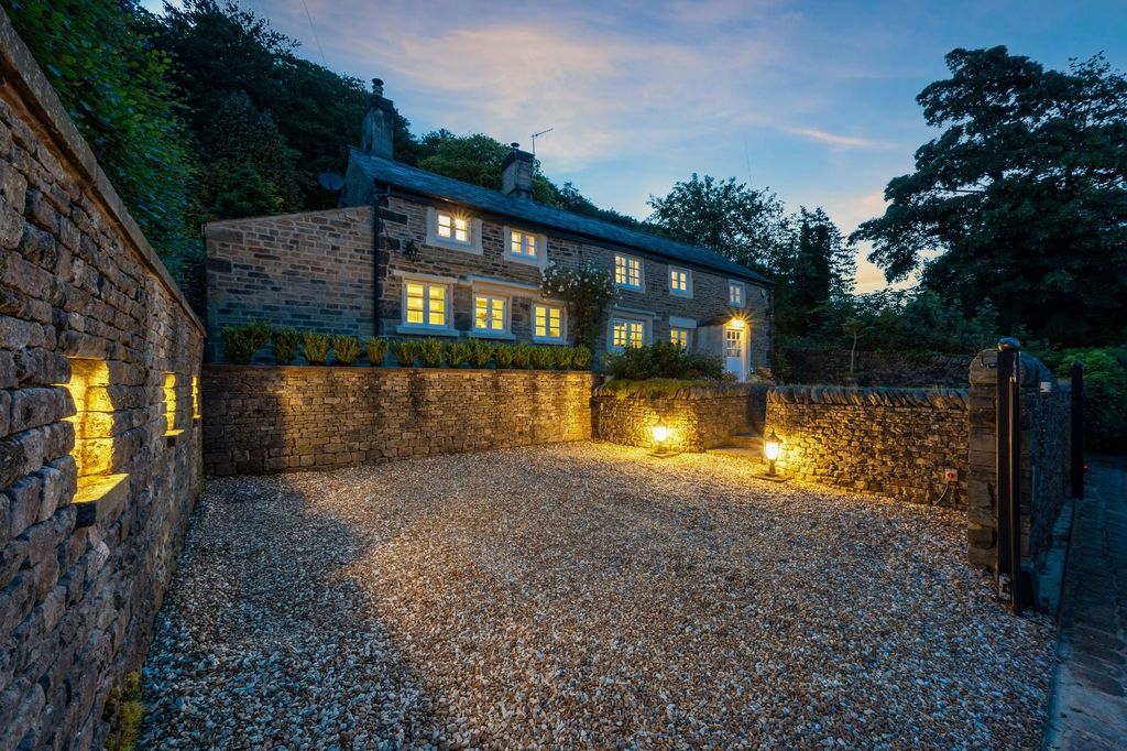 Property photo 1 of 100