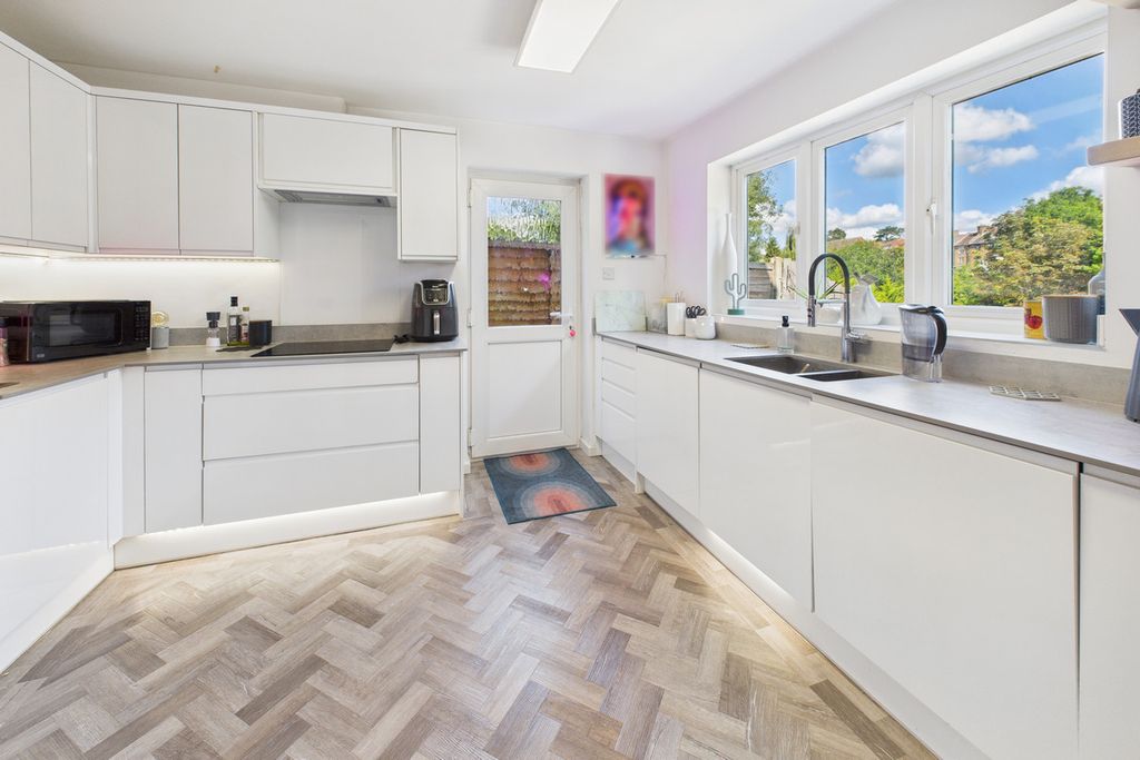 Property photo 3 of 22