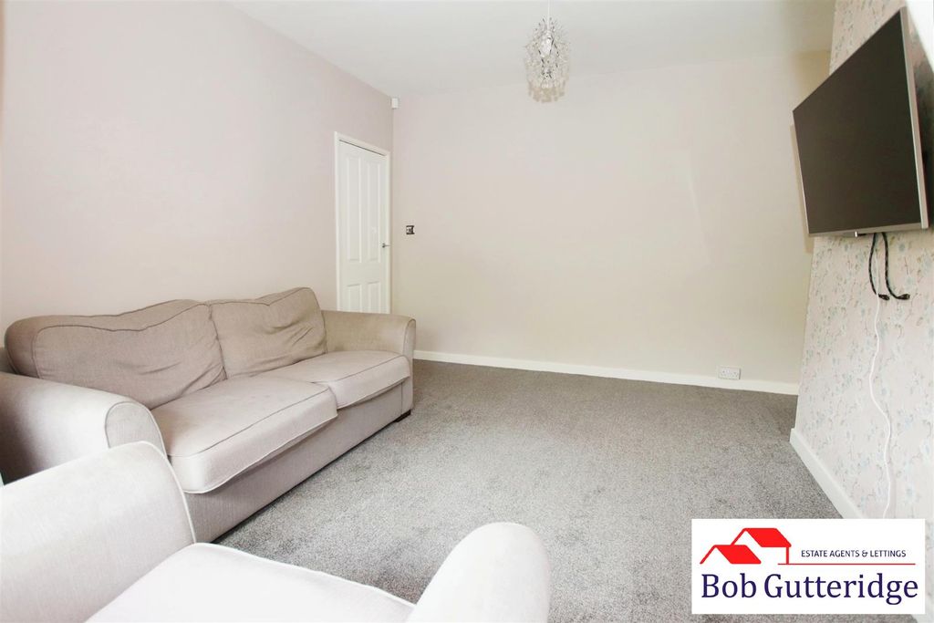 Property photo 3 of 20 Bay Fronted Lounge