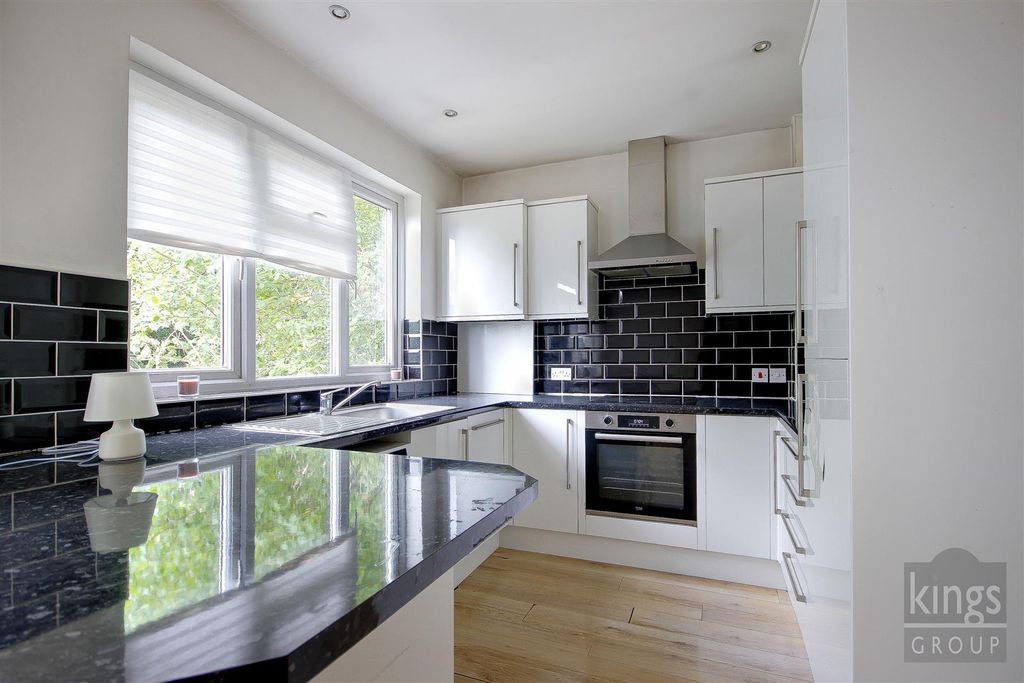 Property photo 2 of 13 5.Jpg