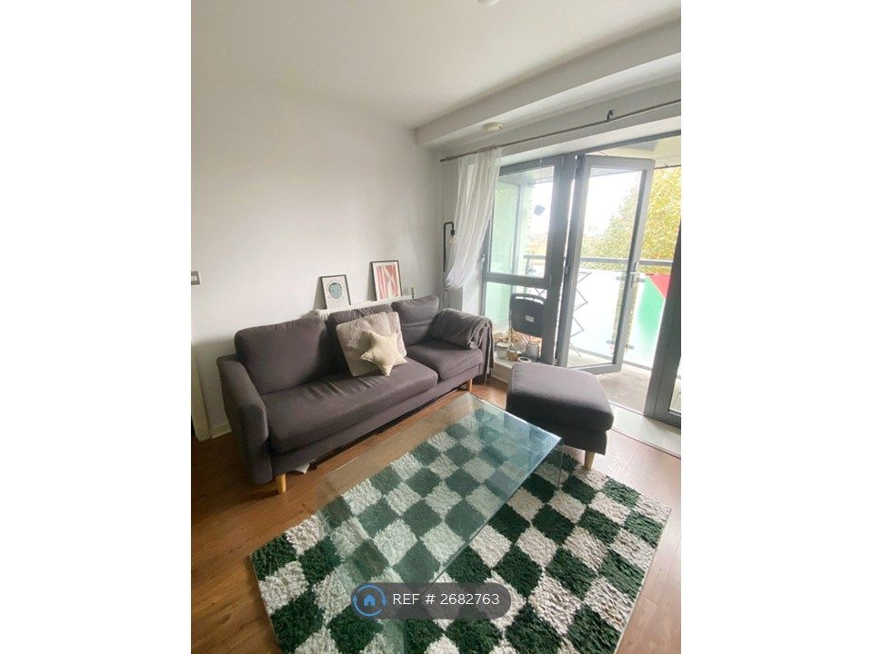 Property photo 2 of 16 Living Room 2