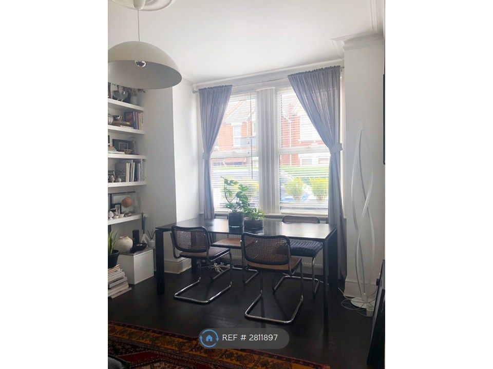 Property photo 3 of 17 Living Room