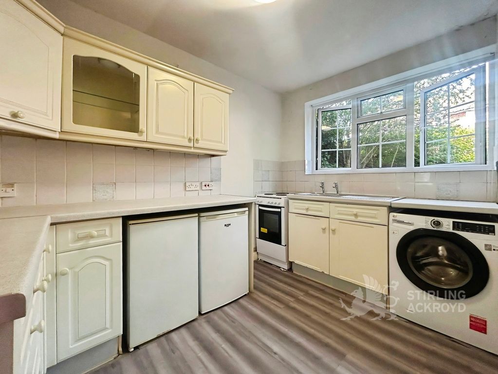 Property photo 2 of 6 Kitchen