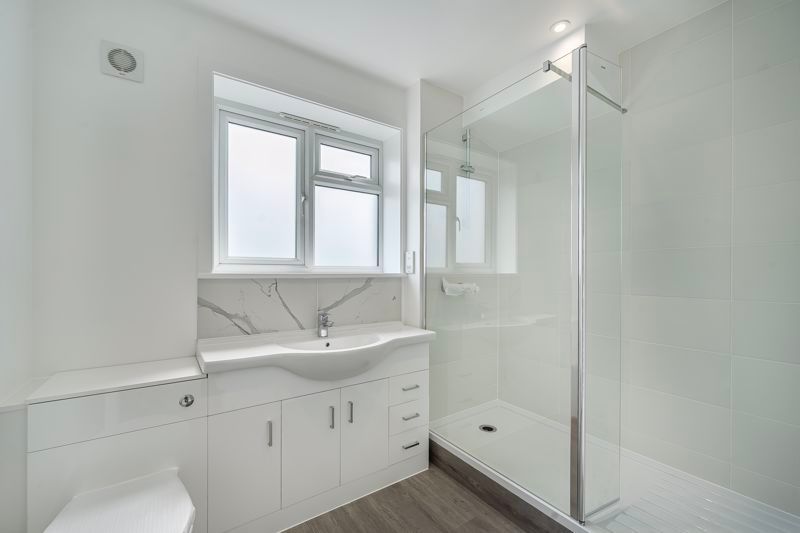 Property photo 3 of 11 Bathroom