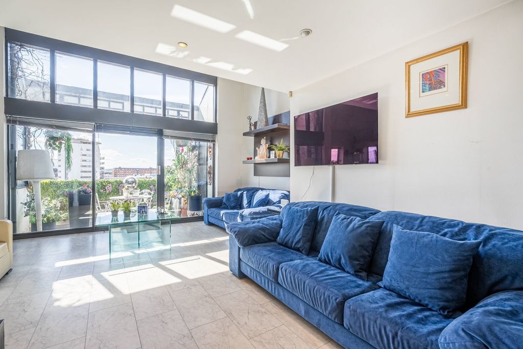 Additional image 6 of 3 bed penthouse for salePenthouse, Kings Court NG1