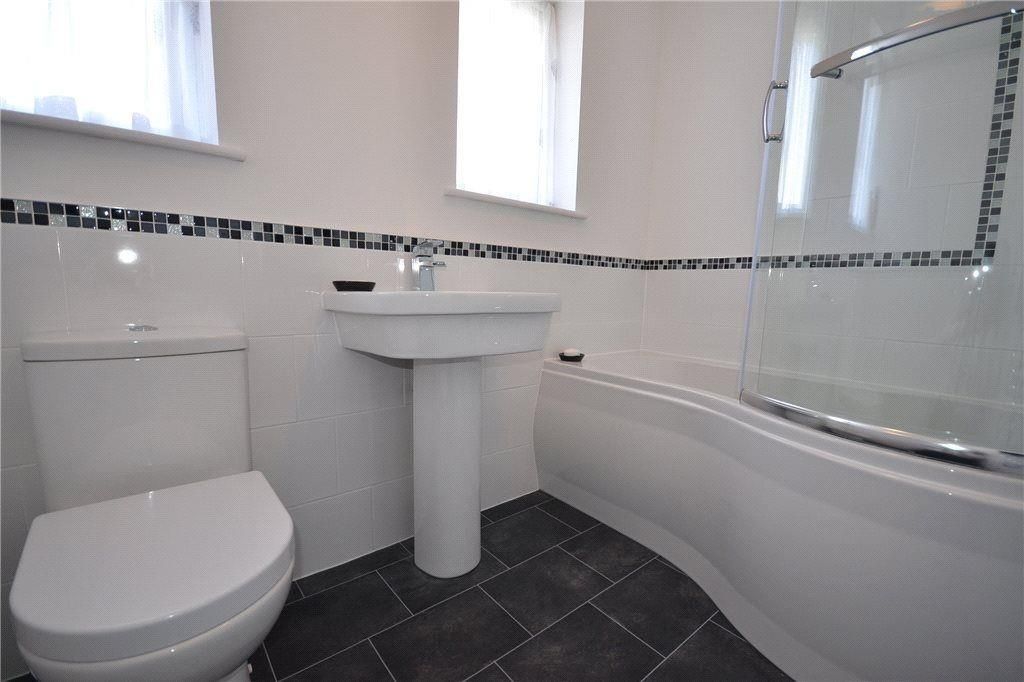 Property photo 1 of 6 Bathroom