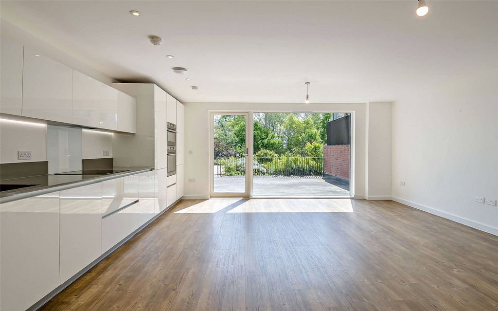 Property photo 3 of 21 Kitchen/Lounge