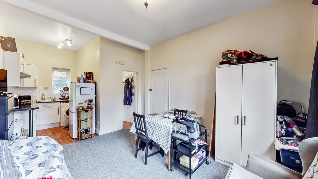 Property photo 3 of 4 Studio