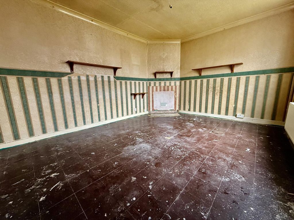 Property photo 2 of 10 Living Room