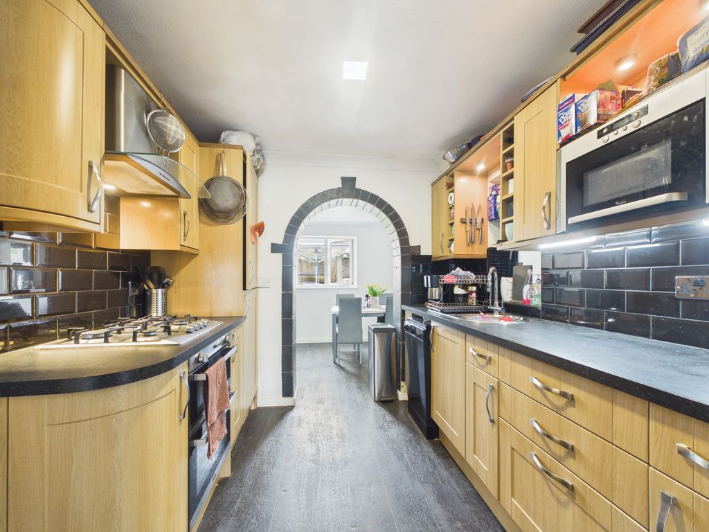 Property photo 2 of 12 Kitchen
