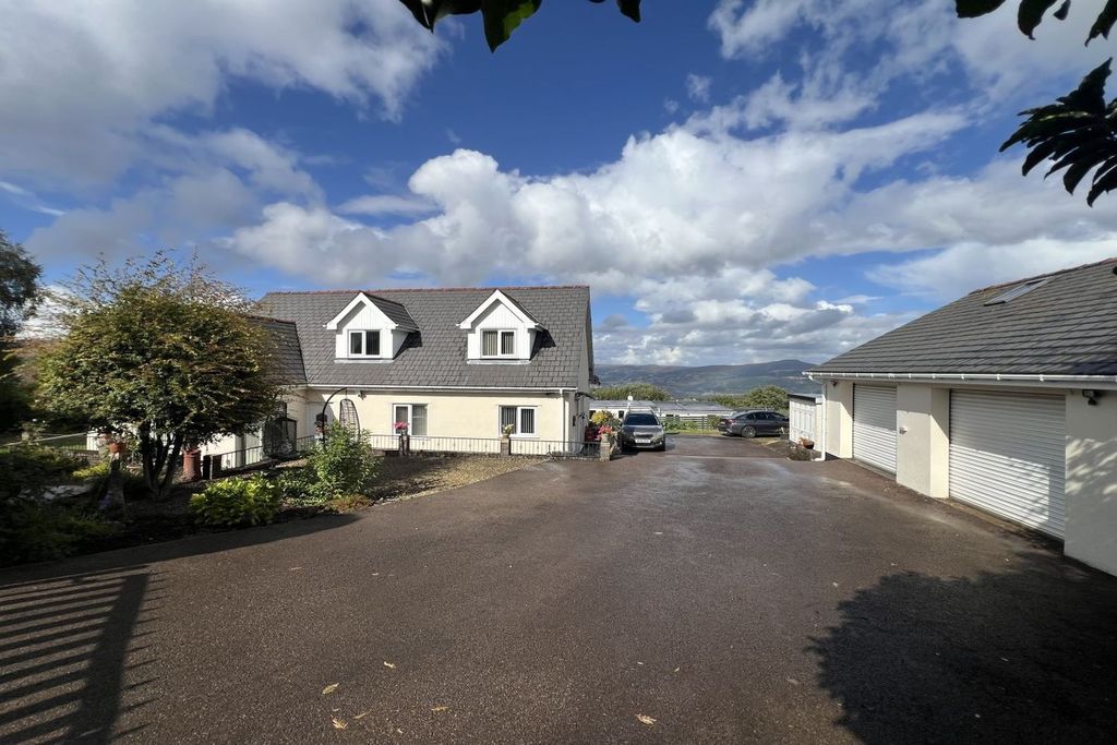 Property photo 1 of 27