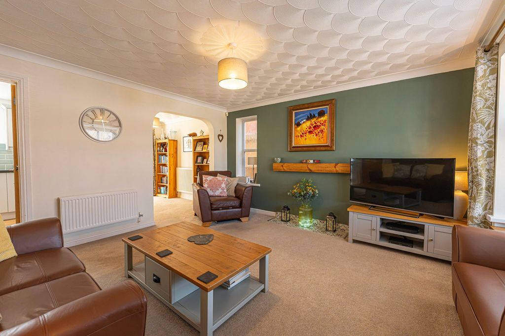 Property photo 3 of 47