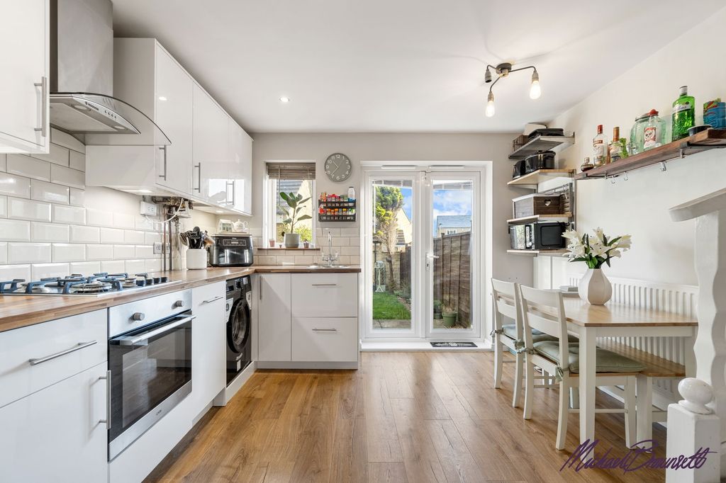 Property photo 3 of 29