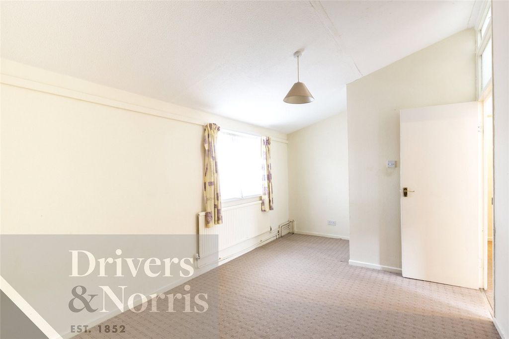 Property photo 3 of 6 Picture No. 01