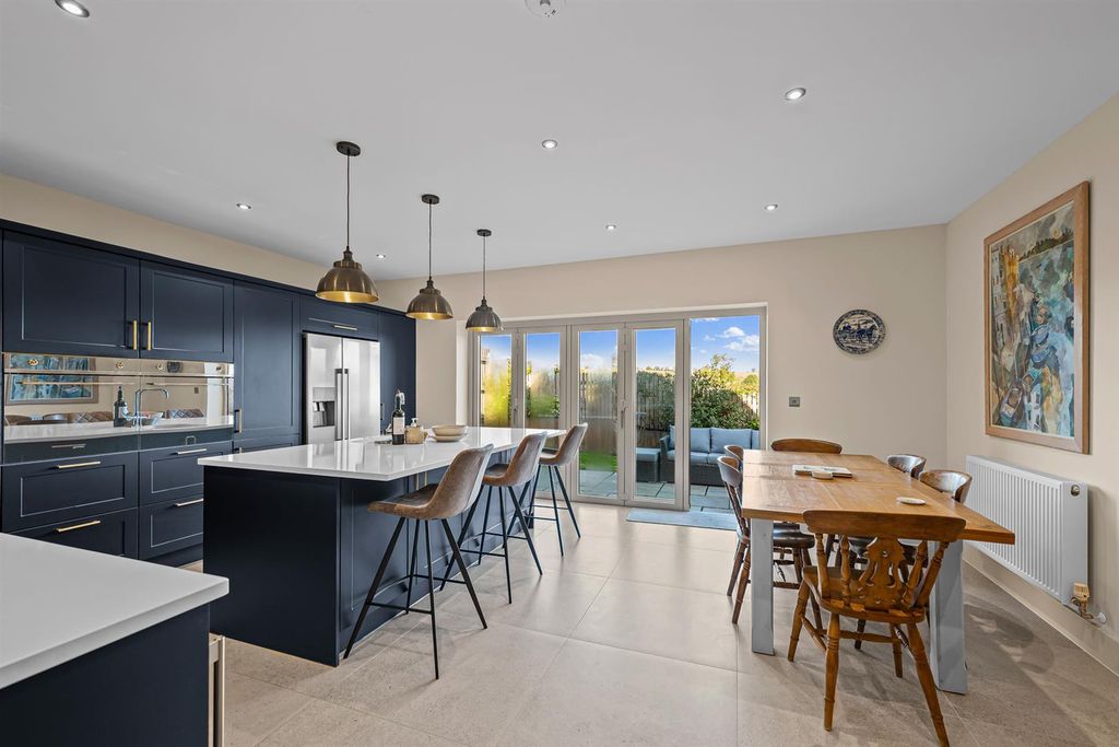 Property photo 3 of 27 23 North Lodge Road-11.Jpg