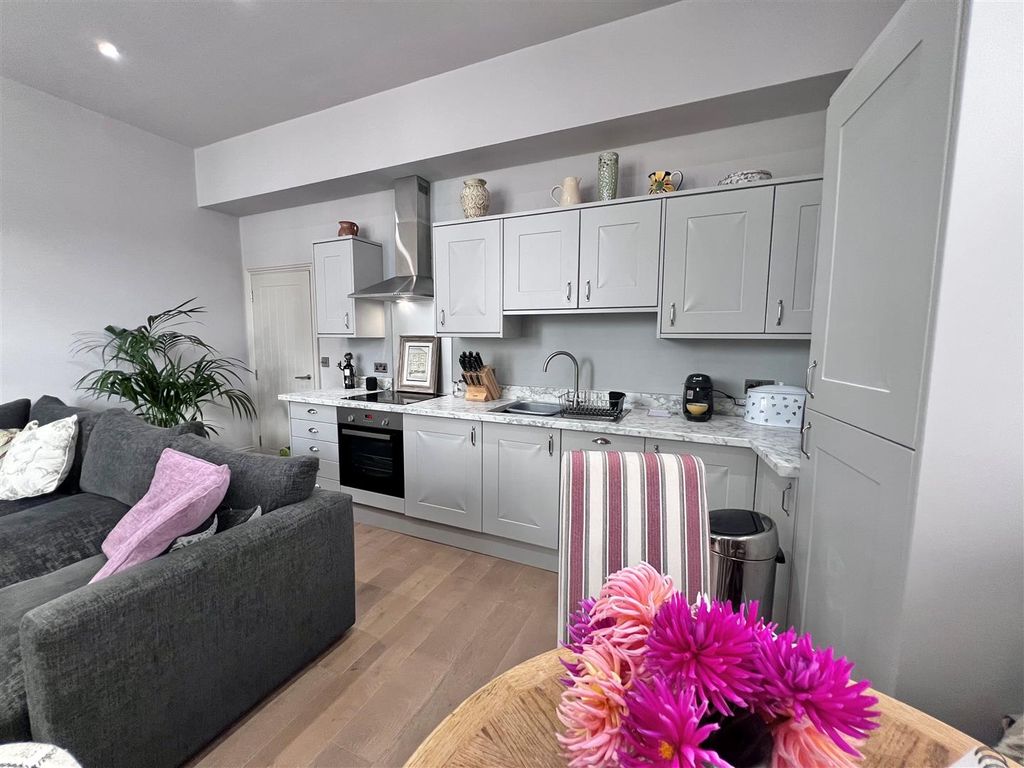 Property photo 3 of 14 K4.Jpg